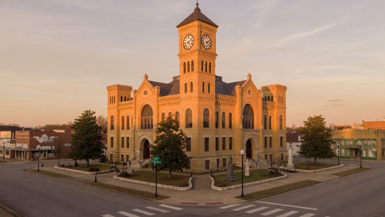 Sheriff election briefing — Saline County, Arkansas — Benton civic square at 200 North Main, the city of Benton not Bentonville, 2026 oval, 735 South Neeley this Sheriff still holds. — educational cover