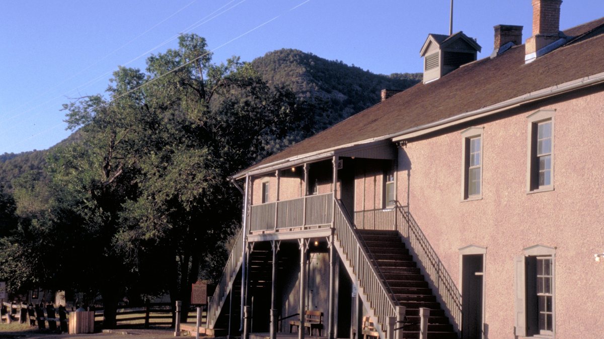 Educational briefing on the Office of the Sheriff for Lincoln County, New Mexico — Carrizozo, while its largest community is Ruidoso. — educational cover (regional illustration)