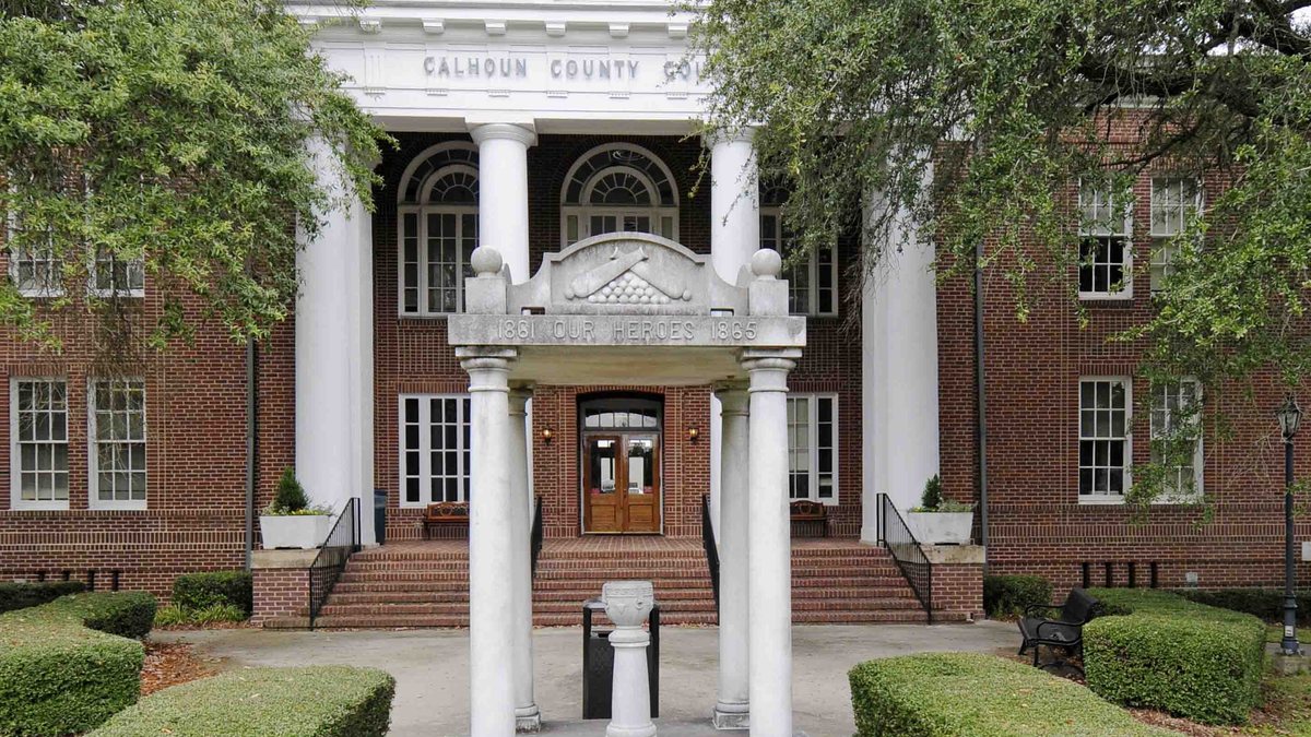Educational briefing on the Office of the Sheriff for Calhoun County, South Carolina — St. Matthews. In terms of land area. — educational cover (regional illustration)