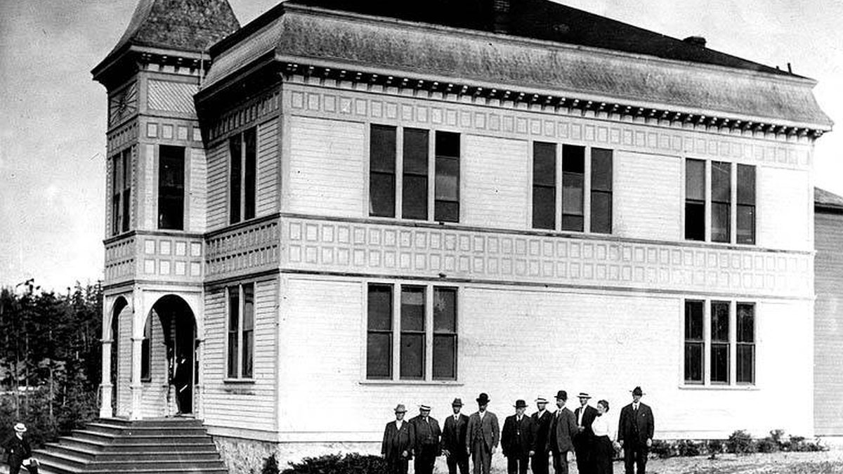 Educational briefing on the Office of the Sheriff for Island County, Washington — Coupeville, while its largest city is Oak Harbor. — educational cover (regional illustration)