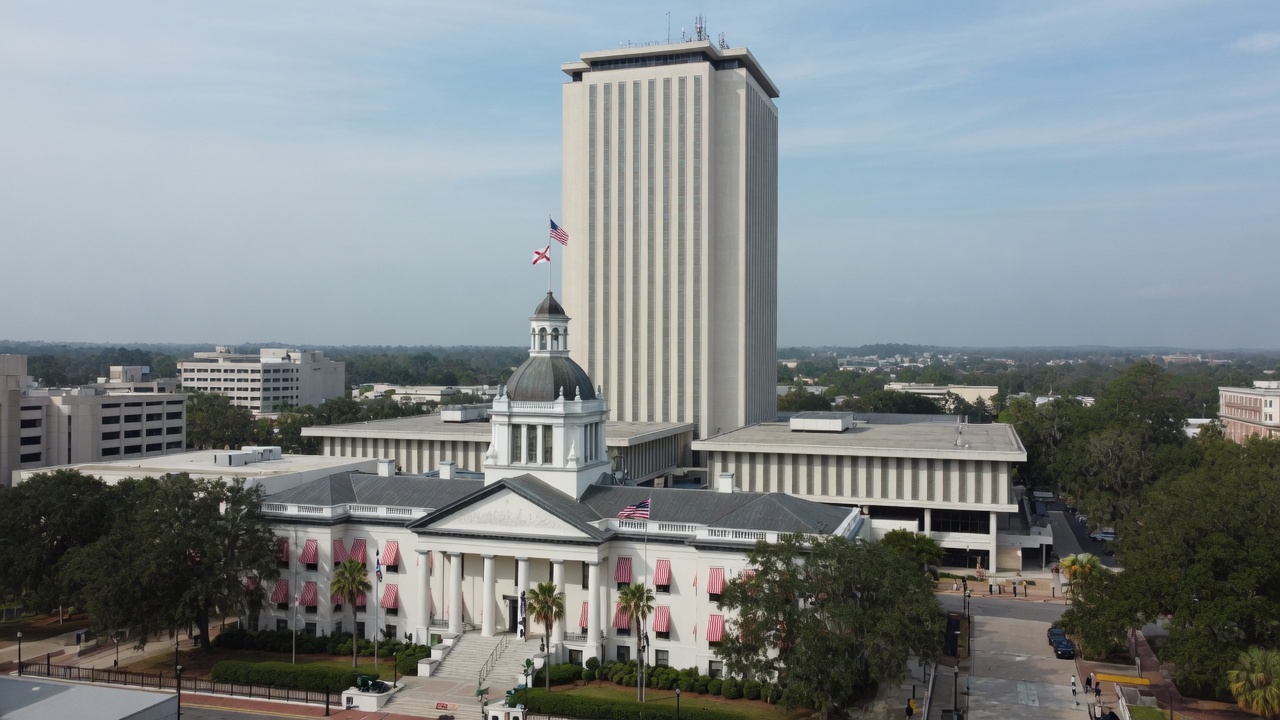 Tallahassee capitol — educational cover (regional illustration of Florida)