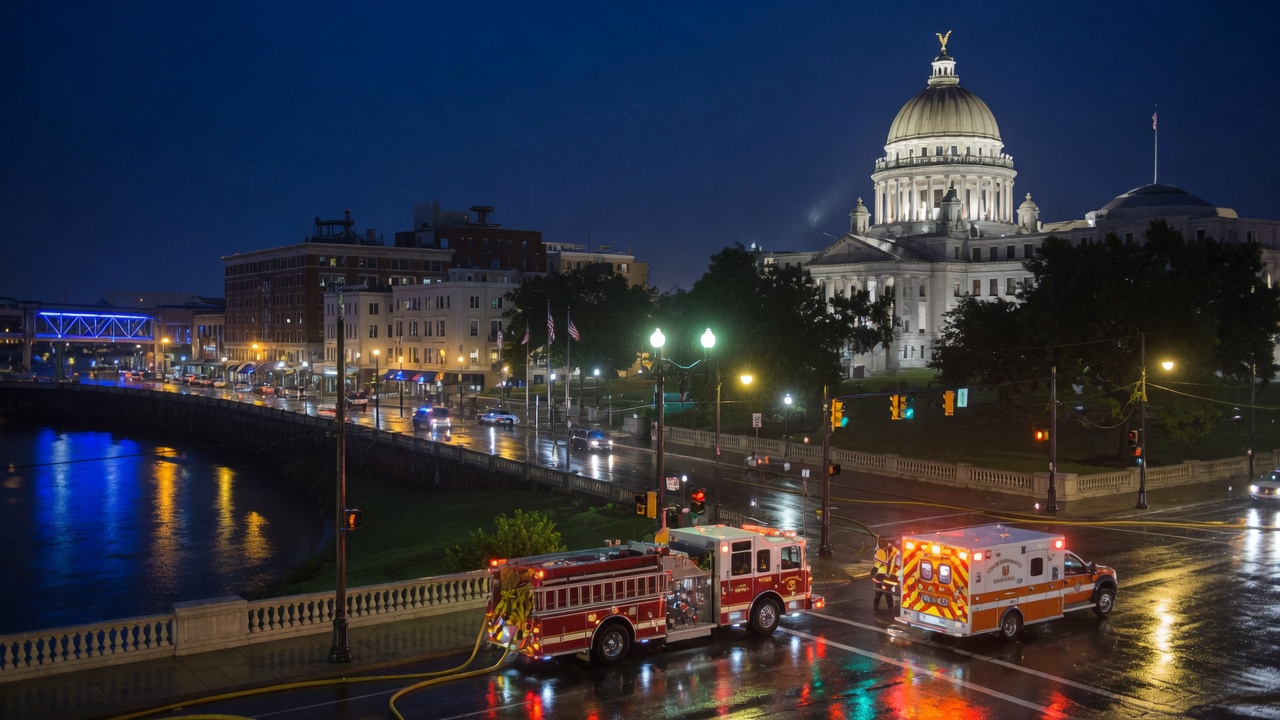Pearl River night run — educational cover (city-run action, American Future Type)